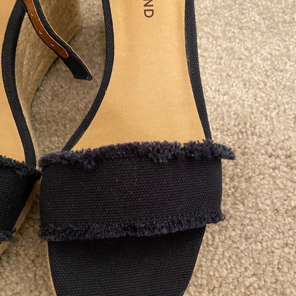 LUCKY Brand Navy Wedges - Picture 3 of 11